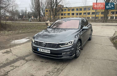 Седан Volkswagen Passat 2016 в Киеве