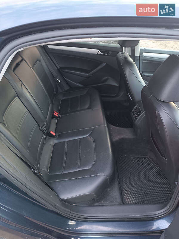 Седан Volkswagen Passat 2012 в Киеве