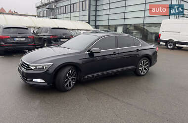 Седан Volkswagen Passat 2015 в Киеве