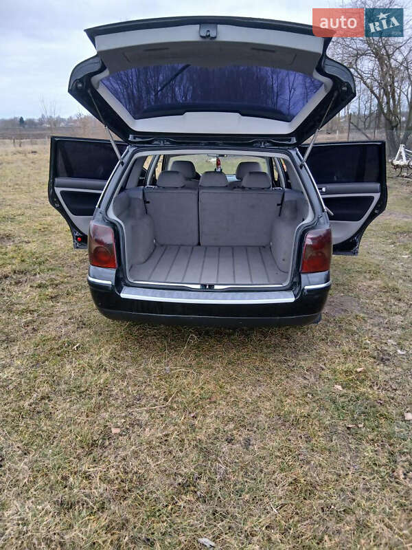 Универсал Volkswagen Passat 2003 в Ровно
