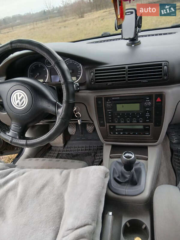 Универсал Volkswagen Passat 2003 в Ровно