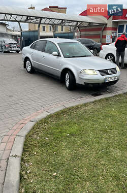 Седан Volkswagen Passat 2003 в Києві