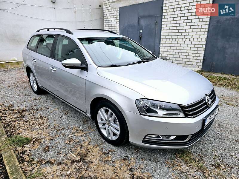 Універсал Volkswagen Passat 2013 в Житомирі