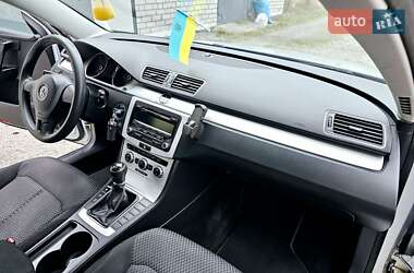 Універсал Volkswagen Passat 2013 в Житомирі