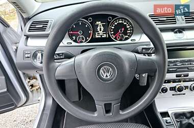 Універсал Volkswagen Passat 2013 в Житомирі