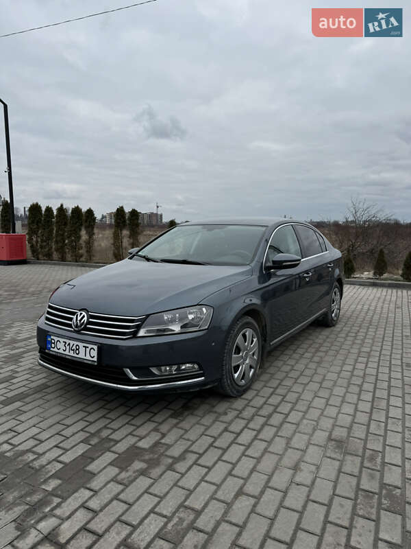 Седан Volkswagen Passat 2011 в Золочеві
