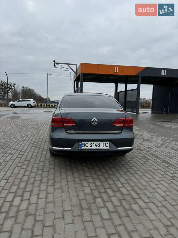 Седан Volkswagen Passat 2011 в Золочеві