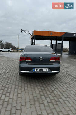 Седан Volkswagen Passat 2011 в Золочеве