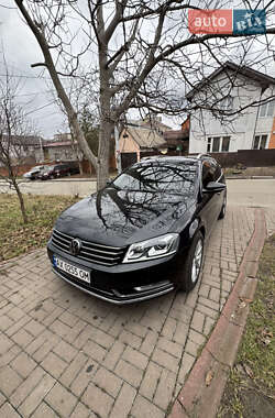 Универсал Volkswagen Passat 2012 в Киеве