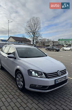 Універсал Volkswagen Passat 2012 в Нововолинську