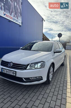 Універсал Volkswagen Passat 2012 в Нововолинську