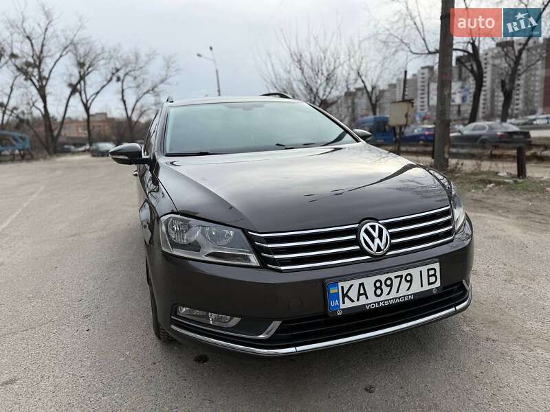 Універсал Volkswagen Passat 2012 в Києві