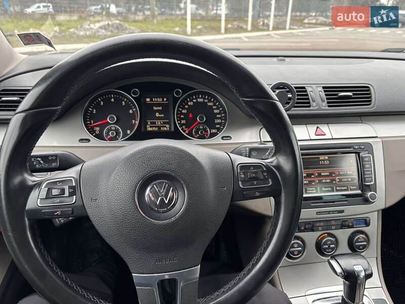 Універсал Volkswagen Passat 2009 в Житомирі