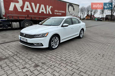 Седан Volkswagen Passat 2017 в Ивано-Франковске