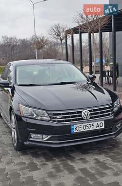 Седан Volkswagen Passat 2016 в Днепре