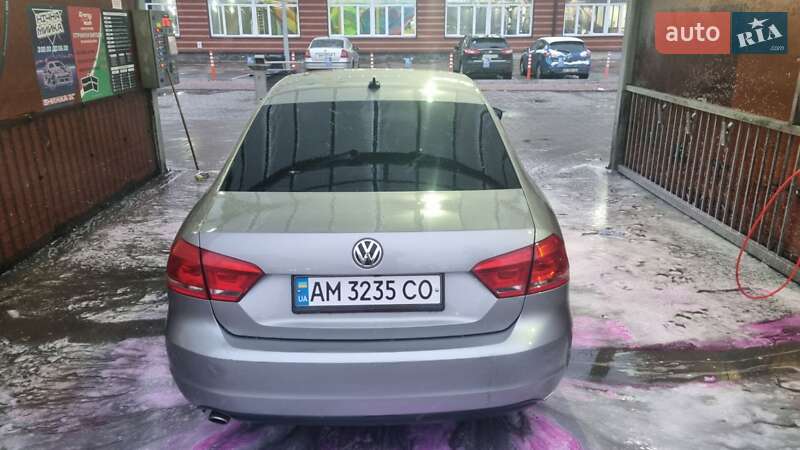 Седан Volkswagen Passat 2012 в Житомирі