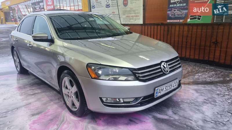 Седан Volkswagen Passat 2012 в Житомирі