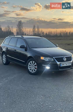 Універсал Volkswagen Passat 2010 в Житомирі