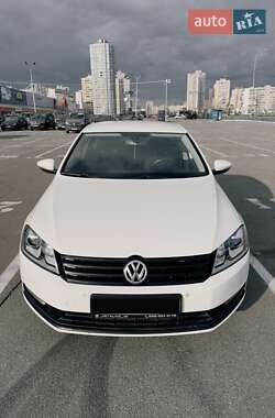 Седан Volkswagen Passat 2012 в Киеве