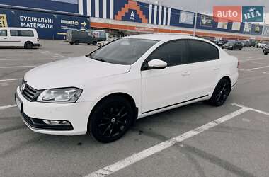 Седан Volkswagen Passat 2012 в Киеве