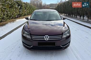 Седан Volkswagen Passat 2012 в Червонограді