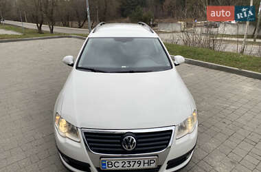 Універсал Volkswagen Passat 2010 в Новояворівську