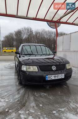 Седан Volkswagen Passat 1998 в Луцьку