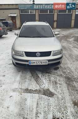 Універсал Volkswagen Passat 1999 в Житомирі