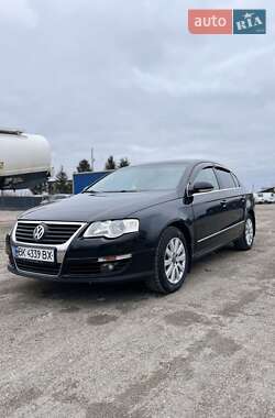 Седан Volkswagen Passat 2006 в Березному