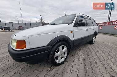 Универсал Volkswagen Passat 1988 в Кременце