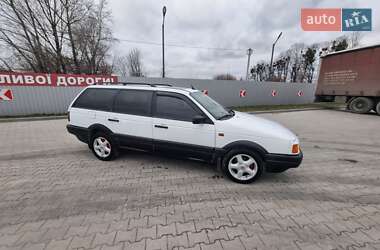 Универсал Volkswagen Passat 1988 в Кременце