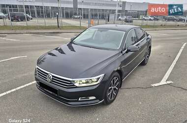 Седан Volkswagen Passat 2018 в Києві