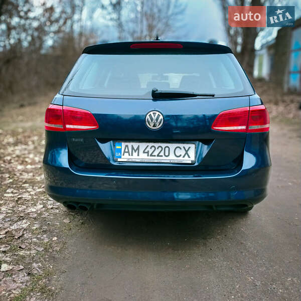 Універсал Volkswagen Passat 2011 в Житомирі
