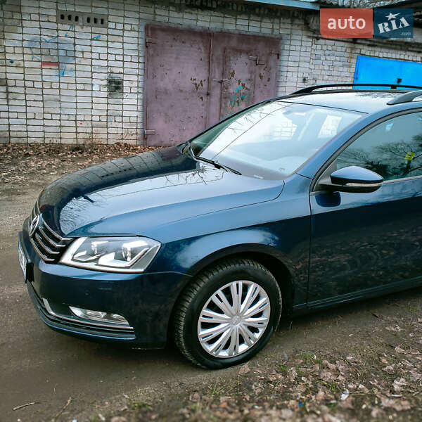 Універсал Volkswagen Passat 2011 в Житомирі