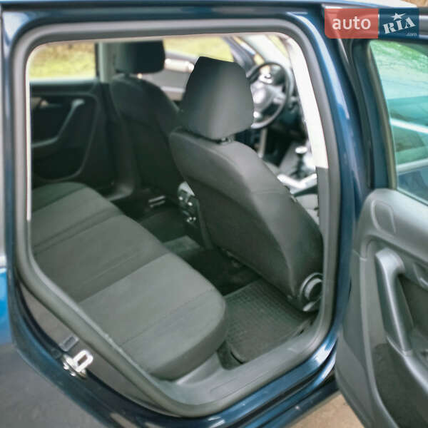 Універсал Volkswagen Passat 2011 в Житомирі