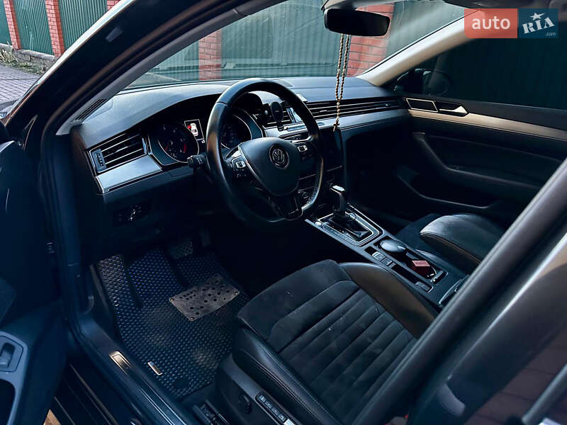 Седан Volkswagen Passat 2018 в Львове