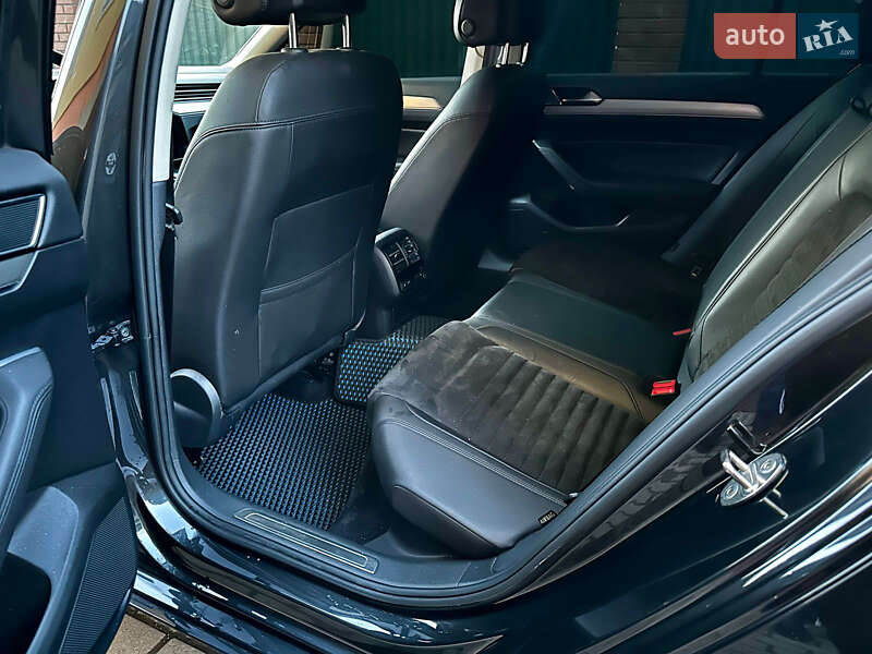 Седан Volkswagen Passat 2018 в Львове