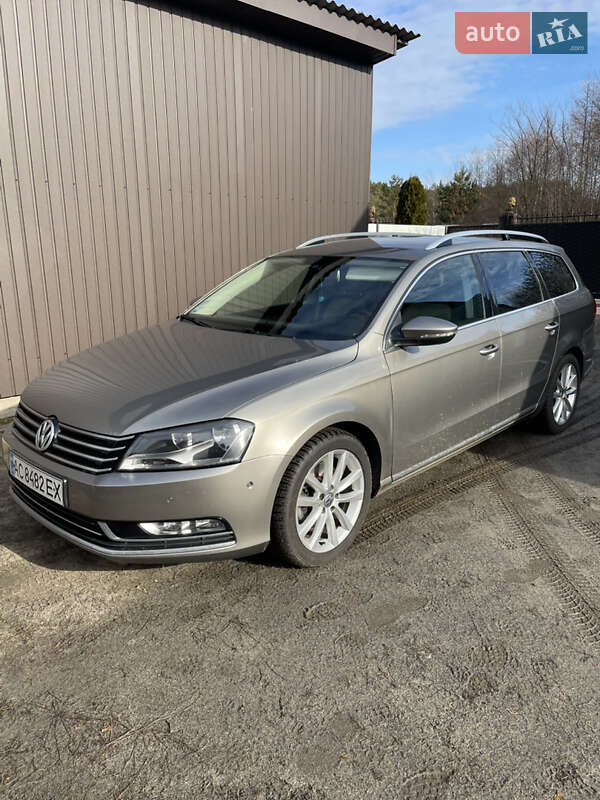 Універсал Volkswagen Passat 2013 в Маневичах