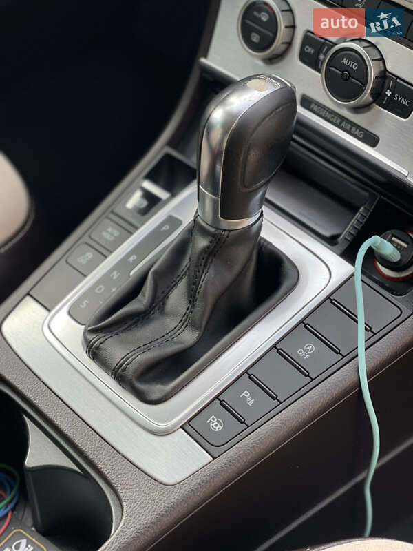 Універсал Volkswagen Passat 2013 в Маневичах