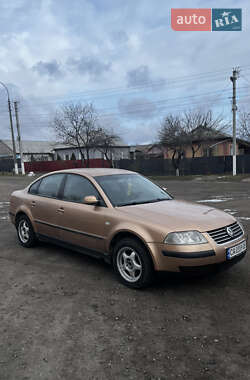 Седан Volkswagen Passat 2003 в Смілі