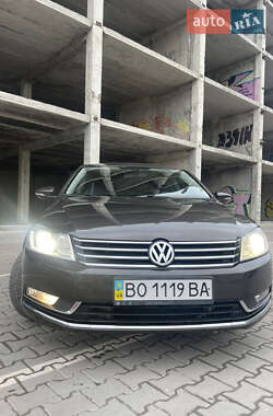 Седан Volkswagen Passat 2012 в Тернополі