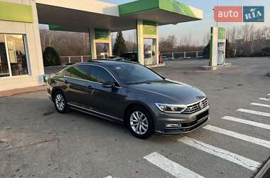 Седан Volkswagen Passat 2015 в Виноградові