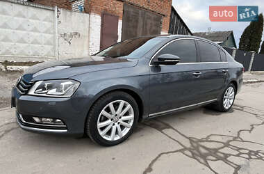 Седан Volkswagen Passat 2013 в Звягелі