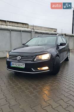 Універсал Volkswagen Passat 2012 в Житомирі