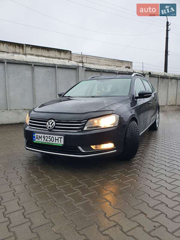 Універсал Volkswagen Passat 2012 в Житомирі