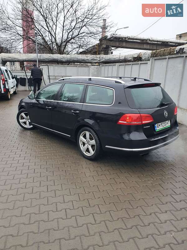 Універсал Volkswagen Passat 2012 в Житомирі