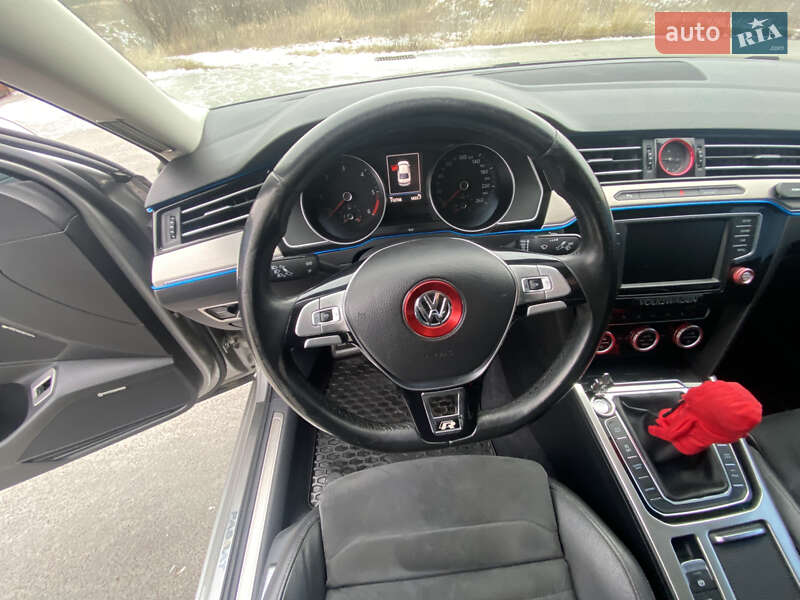 Седан Volkswagen Passat 2016 в Коростене