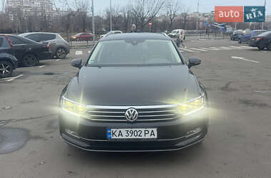 Универсал Volkswagen Passat 2019 в Киеве