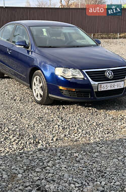 Седан Volkswagen Passat 2005 в Старокостянтинові