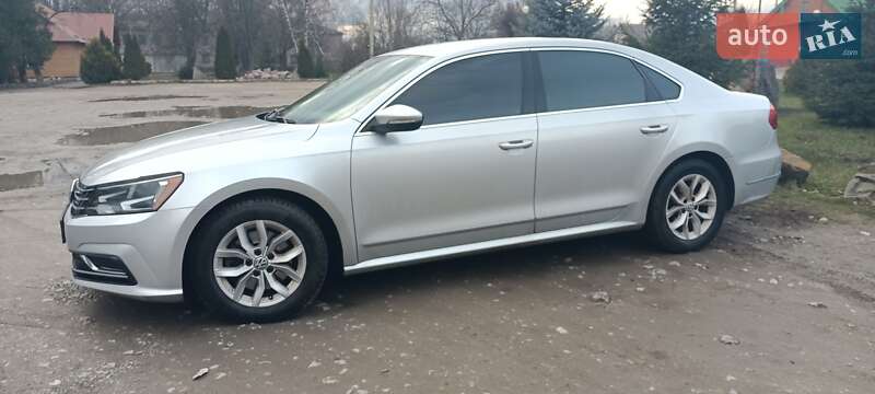 Седан Volkswagen Passat 2016 в Криничках